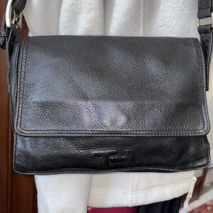Tommy Hilfiger  shoulder bag  satchel
Pebbled leather  Black  brushed Silvertone